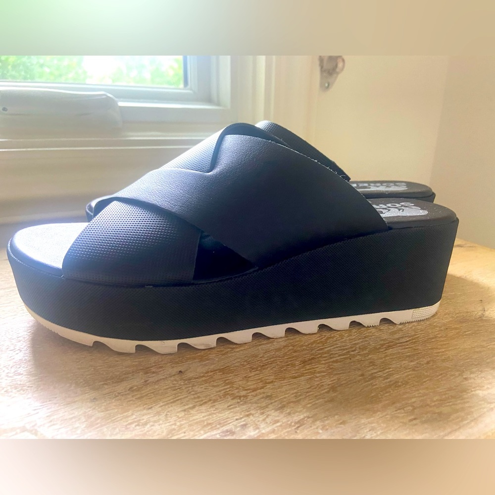 Chic Sorel brand wedge shoes